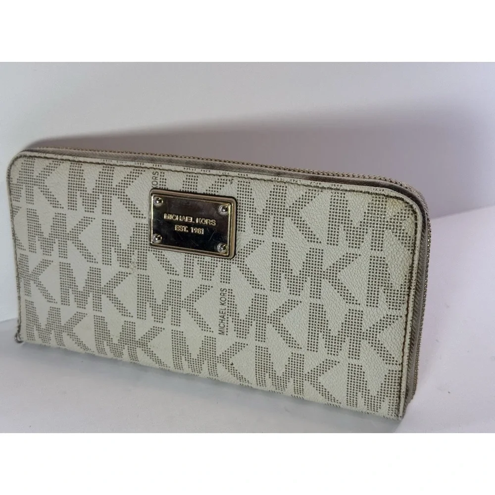Michael Kors Jet Set Continental Wallet Vanilla Signature Zip Around Large